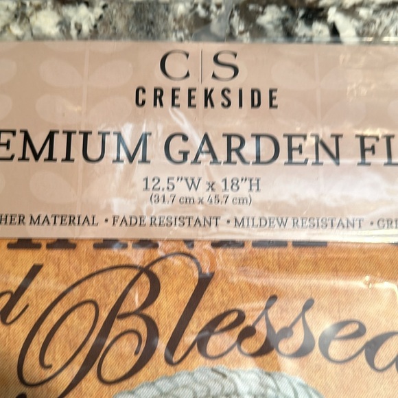 New! Thankful and blessed Premium garden flag - Picture 3 of 3